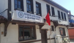 SOKAK HAYVANLARINI PLASTİK ŞİŞE ATIKLARIYLA BESLEMEK İSTER MİSİNİZ?